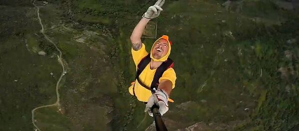 Около 60 бейсджамперов совершили прыжки с самой длинной в мире реверсивной Татевской канатной дороги в Армении Около 60 бейсджамперов совершили прыжки с самой длинной в мире реверсивной Татевской канатной дороги в Армении - Sputnik Армения