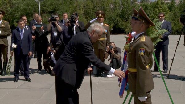 Президент Чехии Милош Земан посетил Мемориал жертв геноцида армян - Sputnik Армения