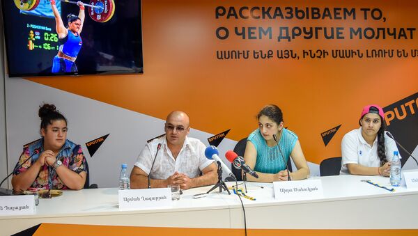 Пресс-конференция чемпионок Европы по тяжелой атлетике - Sputnik Армения