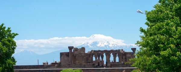 Храм раннесредневековой армянской архитектуры Звартноц Храм раннесредневековой армянской архитектуры Звартноц - Sputnik Արմենիա