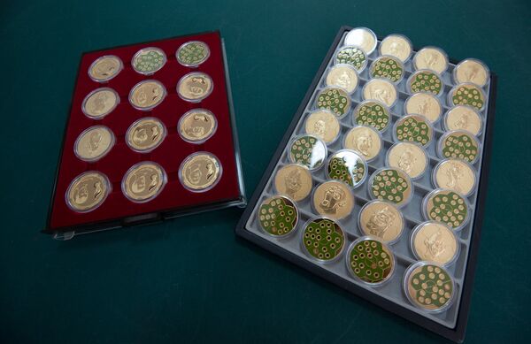 Медали, посвященные победе сборной Германии по футболу на Чемпионате мира - Sputnik Армения