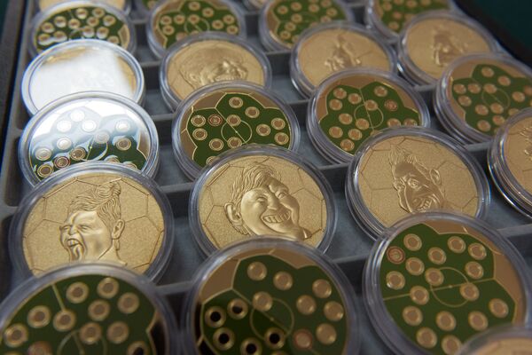 Медали, посвященные победе сборной Германии по футболу на Чемпионате мира - Sputnik Армения