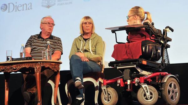 Джоанна О'Риордан с родителями Джоанна О'Риордан с родителями - Sputnik Армения