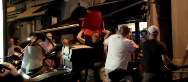 СПУТНИК_Английские и российские футбольные фанаты подрались в Марселе. Кадры инцидента - Sputnik Армения