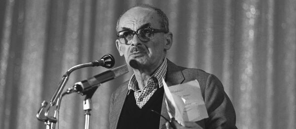 Бард и писатель Булат Шалвович Окуджава - Sputnik Армения