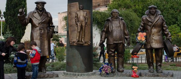Памятник героям фильма Мимино в Тбилиси Памятник героям фильма Мимино в Тбилиси - Sputnik Արմենիա