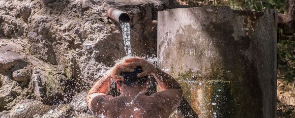 Армянские мужчины пропагандируют здоровый образ жизни на берегу реки Раздан Армянские мужчины пропагандируют здоровый образ жизни на берегу реки Раздан - Sputnik Արմենիա