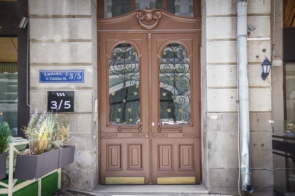 Бывший доходный дом на улице Табидзе - Sputnik Армения