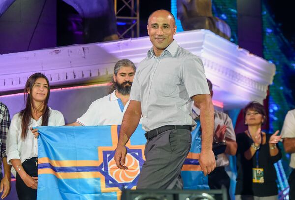 Артур Абрахам на церемонии закрытия Шестых Панармянских игр - Sputnik Армения