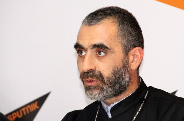 Священник церкви Сурб Саргис, иерей Есаи Артенян - Sputnik Армения