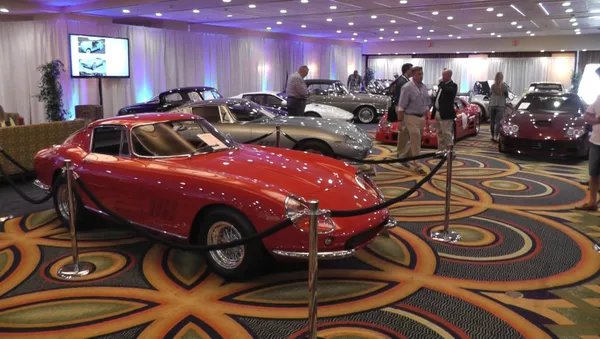 СПУТНИК_Уникальный Ferrari и Mercedes 1962 года: раритеты автопрома на аукционе в США - Sputnik Армения