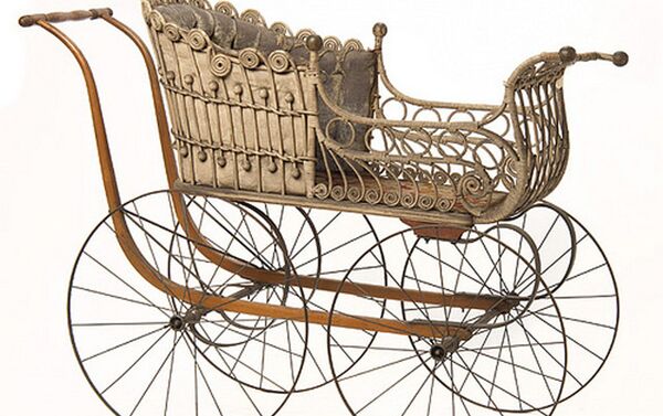 Детская коляска 1890-1899 годов - Sputnik Армения