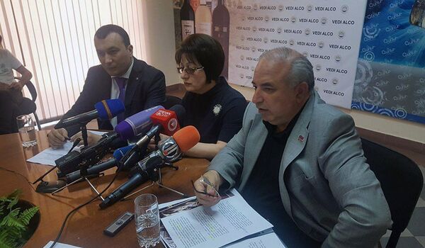 Арагац ахоян, Людмила Саргсян и Ваге Энфиаджян Арагац ахоян, Людмила Саргсян и Ваге Энфиаджян - Sputnik Արմենիա