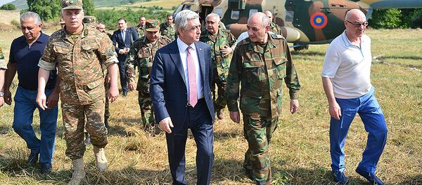 Президент Серж Саргсян отправился с рабочим визитом в Нагорно-Карабахскую Республику - Sputnik Армения