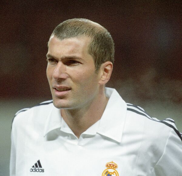 Зинедин Зидан в годы игры полузащитником в футбольной команде Реал Мадрид Зинедин Зидан в годы игры полузащитником в футбольной команде Реал Мадрид - Sputnik Արմենիա