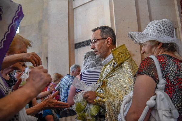 Освящение винограда в Армении: что следует знать о празднике Успения Пресвятой Богородицы  - Sputnik Армения