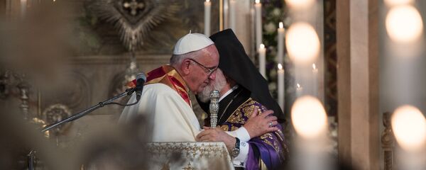 Папа Римский Франциск I и Католикос Гарегин II в Первопрестольном Св. Эчмиадзине - Sputnik Армения
