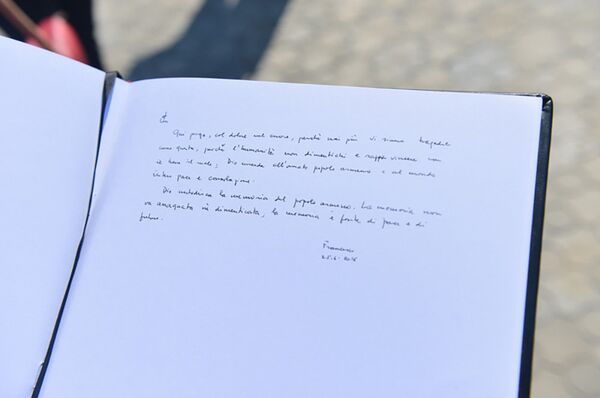 Папа Римский посетил Мемориал жертв Геноцида армян Папа Римский посетил Мемориал жертв Геноцида армян - Sputnik Армения