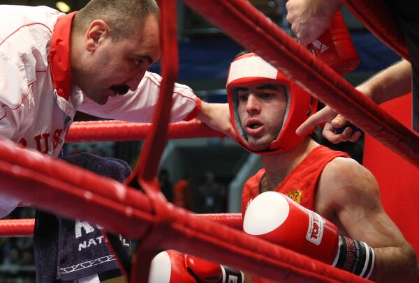 Жизнь начинается с мамы: как чемпион Алоян закалял волю и победил в Баку - Sputnik Армения