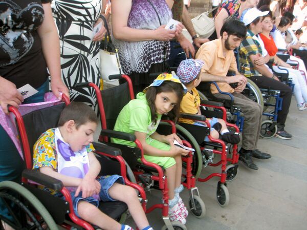 В Гюмри Папа Римский благословил детей с аутизмом  - Sputnik Արմենիա