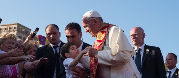 Экуменическая церемония и совместная молитва за мир Папы Римского и Католикоса Гарегина II на площади Республики Экуменическая церемония и совместная молитва за мир Папы Римского и Католикоса Гарегина II на площади Республики - Sputnik Արմենիա