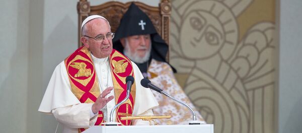 Экуменическая церемония и совместная молитва за мир Папы Римского и Католикоса Гарегина II на площади Республики Экуменическая церемония и совместная молитва за мир Папы Римского и Католикоса Гарегина II на площади Республики - Sputnik Армения