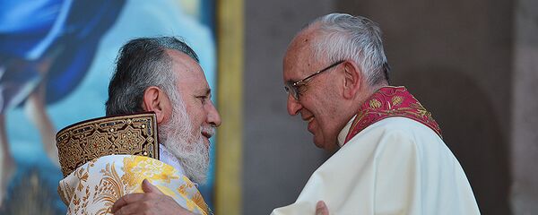 Папа Франциск и Католикос Гарегин II приняли участие в Божественной литургии в Эчмиадзине Папа Франциск и Католикос Гарегин II приняли участие в Божественной литургии в Эчмиадзине - Sputnik Армения