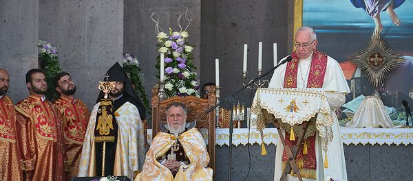 Папа Франциск и Католикос Гарегин II приняли участие в Божественной литургии в Эчмиадзине - Sputnik Армения