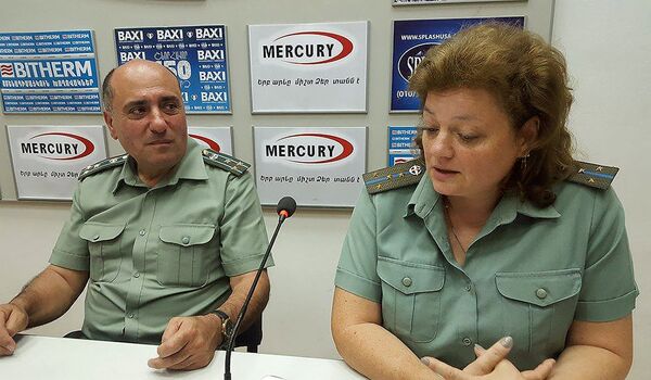 Парашютисты Тевос и Кристина Иликчяны - Sputnik Армения