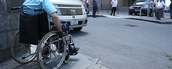 Мэрия Еревана проверила пандусы для людей с ограниченными возможностями Мэрия Еревана проверила пандусы для людей с ограниченными возможностями - Sputnik Արմենիա