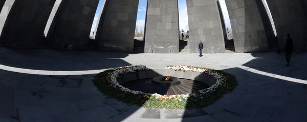 Вечный огонь Мемориала жертв геноцида армян Цицернакаберд Вечный огонь Мемориала жертв геноцида армян Цицернакаберд - Sputnik Արմենիա