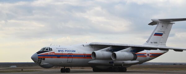 Спецборт МЧС России доставил в Крым 300 мобильных электрогенераторов - Sputnik Армения