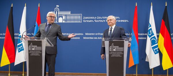 Пресс-конференция МИД Армении Эдварда Налбандяна и председатель ОБСЕ Франка-Вальтера Штайнмайера Пресс-конференция МИД Армении Эдварда Налбандяна и председатель ОБСЕ Франка-Вальтера Штайнмайера - Sputnik Армения