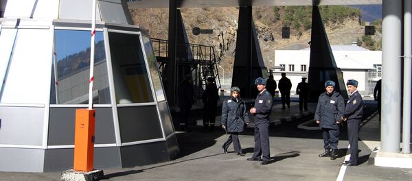 Автомобильный пункт пропуска Верхний Ларс на грузино-российской границе Автомобильный пункт пропуска Верхний Ларс на грузино-российской границе - Sputnik Армения