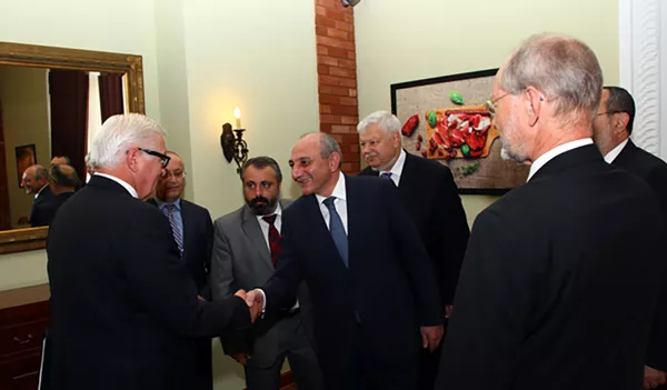 Встреча главы Карабаха Бако Саакяна и председателя ОБСЕ Франка-Вальтера Штайнмайера Встреча главы Карабаха Бако Саакяна и председателя ОБСЕ Франка-Вальтера Штайнмайера - Sputnik Армения
