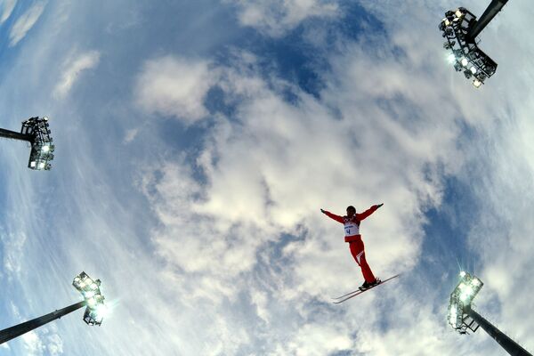 Алексей Гришин (Белоруссия) на тренировке по акробатике на XXII зимних Олимпийских играх в Сочи. - Sputnik Армения