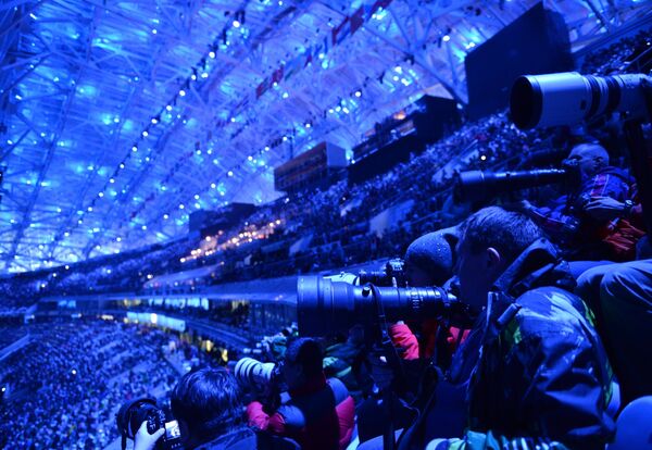 Фотографы на церемонии закрытия XXII зимних Олимпийских игр в Сочи. - Sputnik Армения