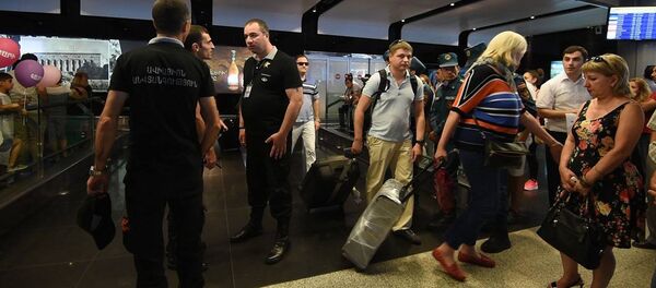 Прибывшим спецрейсом из Ларса пассажирам психологическая поддержка не понадобилась - Sputnik Армения