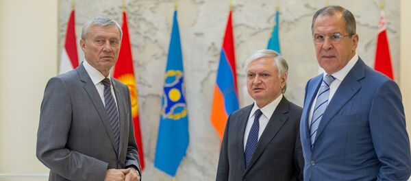 Николай Бордюжа, Сергей Лавров и Эдвард Налбандян Николай Бордюжа, Сергей Лавров и Эдвард Налбандян - Sputnik Армения