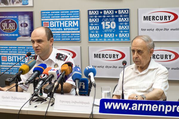 Арман Чилингарян и Эдуард Ованнисян Арман Чилингарян и Эдуард Ованнисян - Sputnik Արմենիա