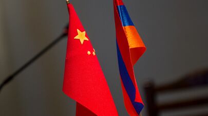 Флаги Армении и Китая