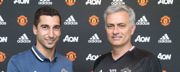 Генрих Мхитарян с Жозе Мауринью Генрих Мхитарян с Жозе Мауринью - Sputnik Արմենիա