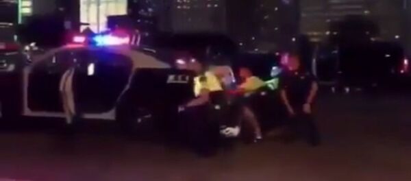 СПУТНИК_Звуки выстрелов и вой сирен в Далласе, где неизвестные убили полицейских СПУТНИК_Звуки выстрелов и вой сирен в Далласе, где неизвестные убили полицейских - Sputnik Армения