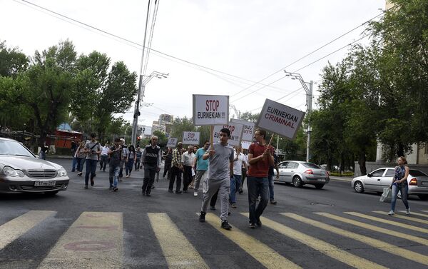 Акция протеста против демонтажа старого здания аэропорта Звартноц - Sputnik Армения