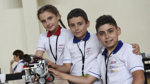 Армянские школьники приняли участие в национальном этапе Всемирной олимпиады роботов - Sputnik Արմենիա