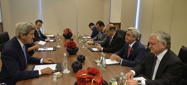 Саргсян и Керри обсудили ситуацию в Карабахе - Sputnik Армения