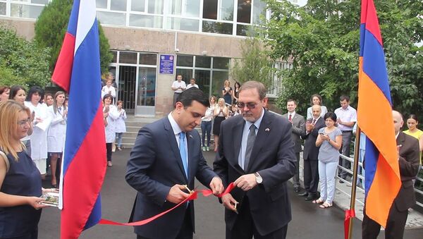 Армения получила в дар от России клинику на колесах - Sputnik Армения