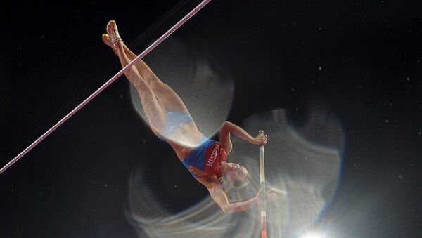 Российская спортсменка Елена Исинбаева во время финальных соревнований по прыжкам с шестом на XXX летних Олимпийских играх в Лондоне. - Sputnik Արմենիա