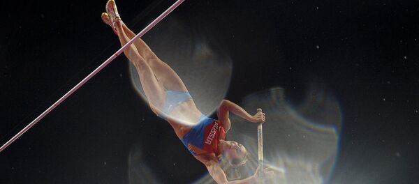 Российская спортсменка Елена Исинбаева во время финальных соревнований по прыжкам с шестом на XXX летних Олимпийских играх в Лондоне. Российская спортсменка Елена Исинбаева во время финальных соревнований по прыжкам с шестом на XXX летних Олимпийских играх в Лондоне. - Sputnik Армения