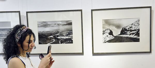 Фотовыставка Дорога знаменитого иранского кинорежиссера Аббаса Киаростами Фотовыставка Дорога знаменитого иранского кинорежиссера Аббаса Киаростами - Sputnik Армения